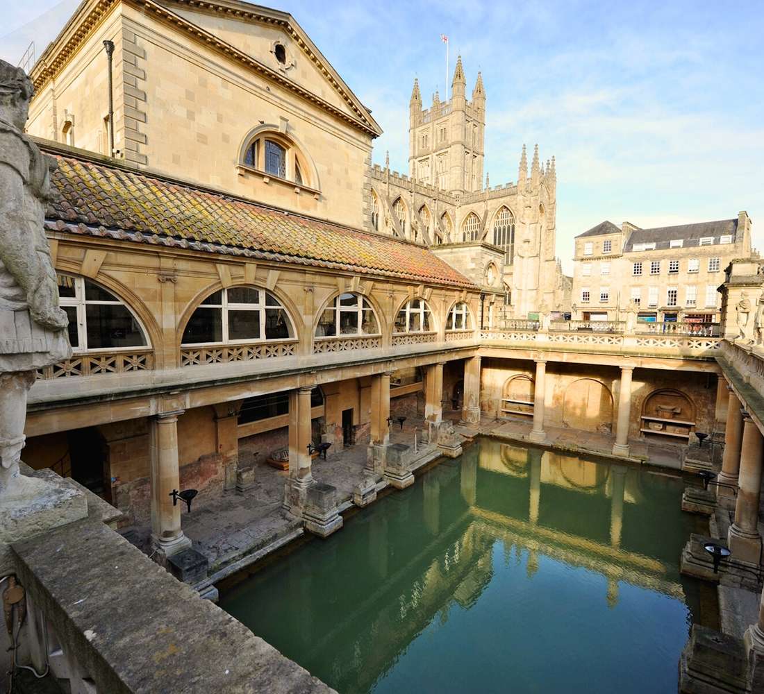 Bath Hop-On Hop-Off Sightseeing Bus Tours – Bath's iconic landmarks and flexible tickets in 2025 Hop-on hop-off sightseeing bus tours in Bath, United Kingdom – Open-top buses, top attractions, and free cancellation in 2025