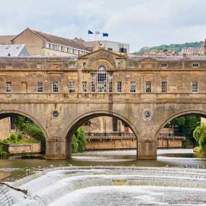 Hop on the open-top bus in Bath, United Kingdom – Discover top attractions, monuments, and hidden gems with a hop-on hop-off tour in 2026