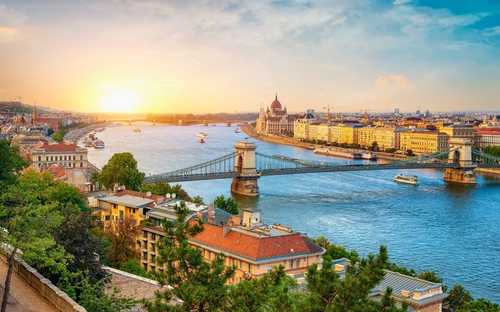 Budapest Parliament open-top sightseeing bus