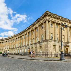 Explore Bath at your own speed with hop-on hop-off bus tours – Panoramic views, audio guides, and unlimited stops in 2026