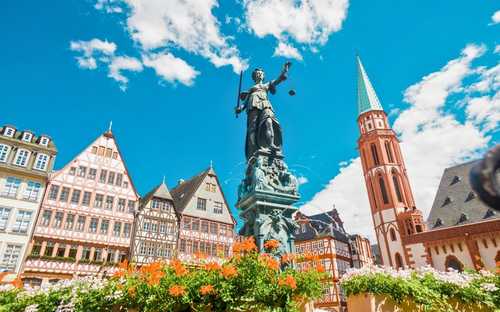 Frankfurt Römerberg open-top bus tour