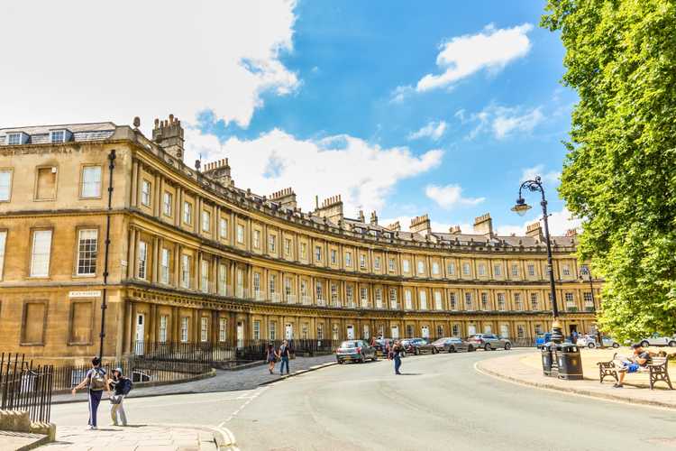 Discover Bath with official hop-on hop-off bus tours – Flexible routes, iconic monuments, and panoramic city views 2026